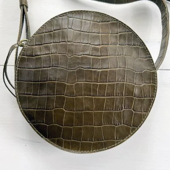 Madewell The Simple Circle Crossbody Croc Embossed Leather Edition in Asparagus - Picture 5 of 10